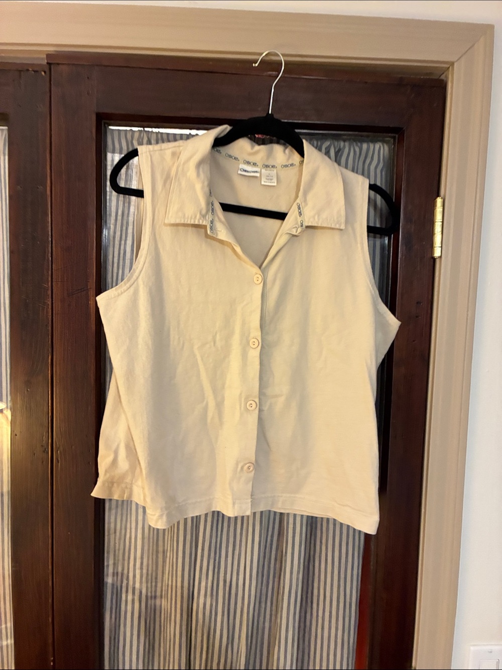 Cherokee Cream Sleeveless Button-Down Top